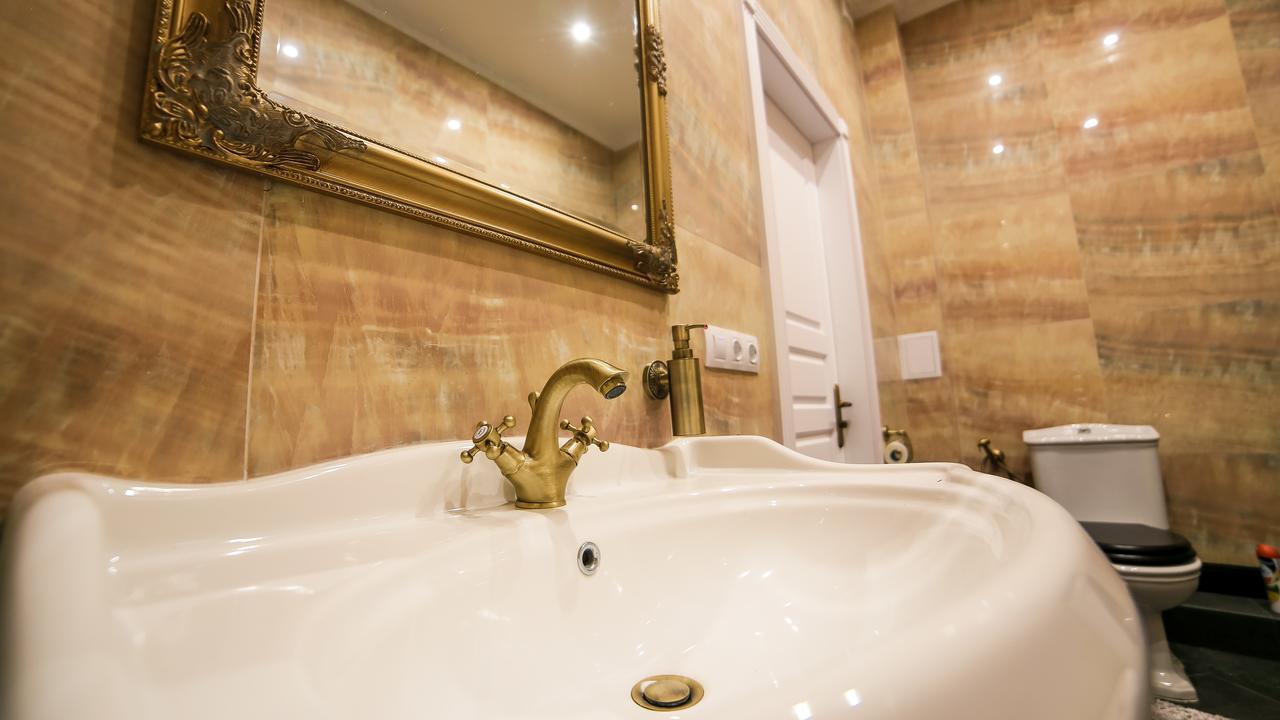Franco Luxury Appartement Lviv Buitenkant foto