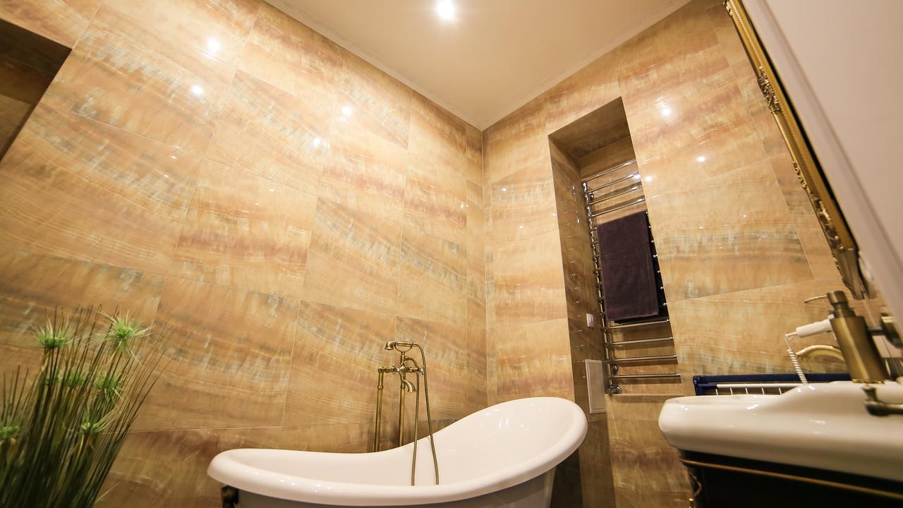 Franco Luxury Appartement Lviv Buitenkant foto