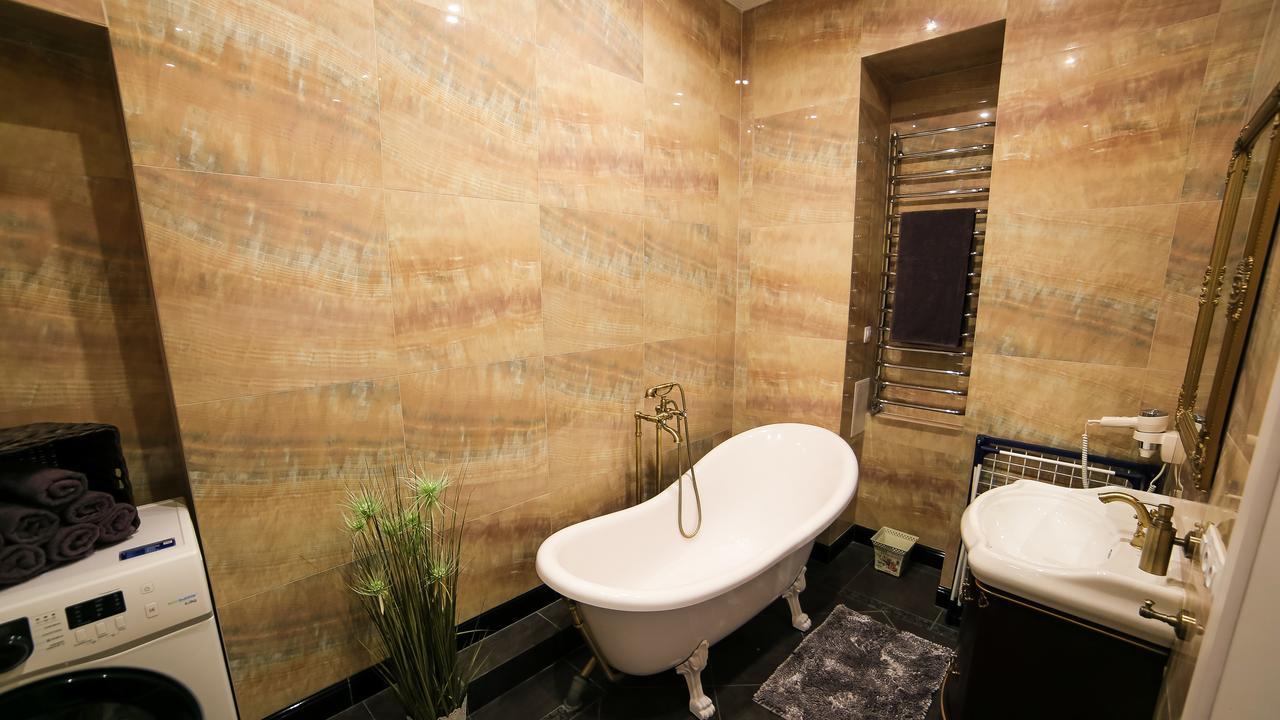 Franco Luxury Appartement Lviv Buitenkant foto