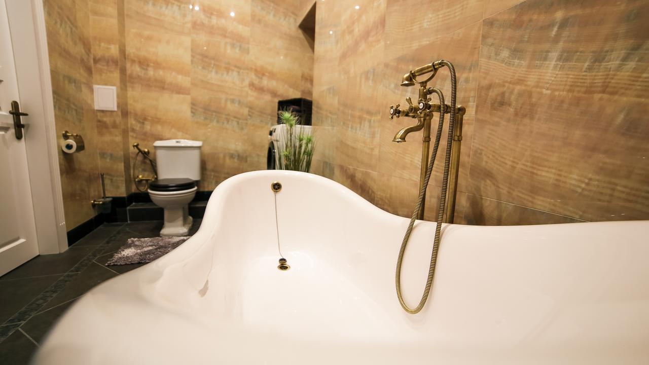 Franco Luxury Appartement Lviv Buitenkant foto